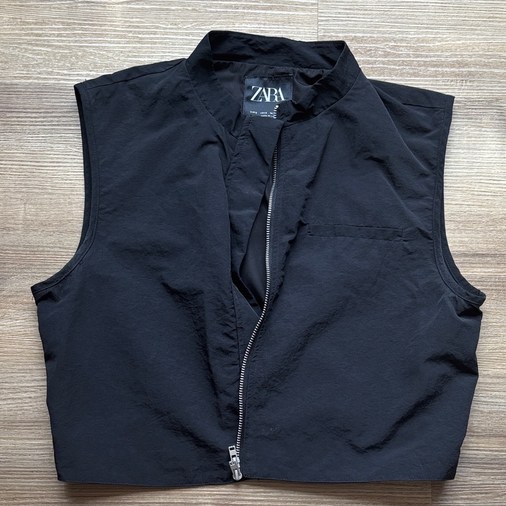Zara Black Zip-Up Sleeveless Vest